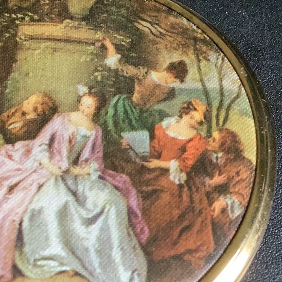 Wonderful Condition 1950s Italian Silk Cover Crème Powder Compact Baroque Ladies - Picture 14 of 15